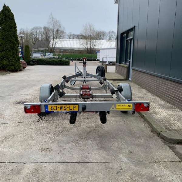 Motorboot enkel geremd